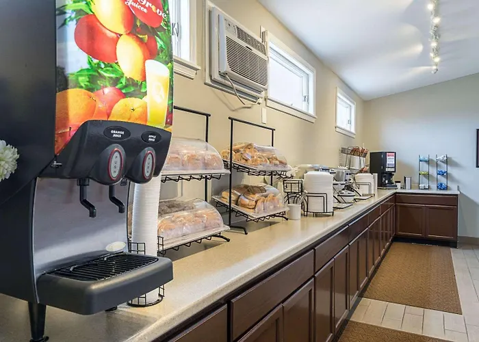Inn Quality Ocean Beachfront 4*