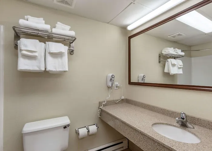 Inn Quality Ocean Beachfront 4*