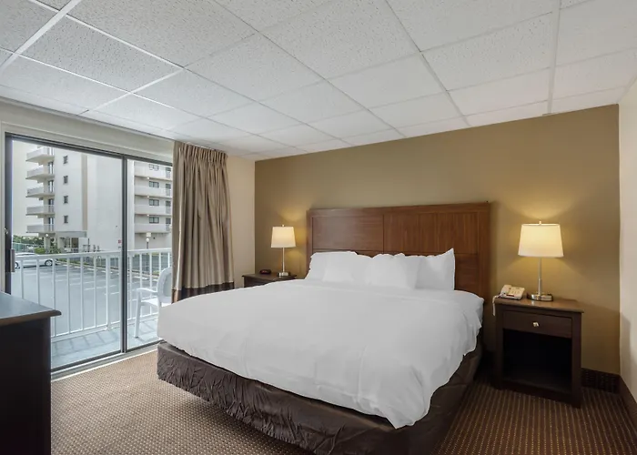 Inn Quality Ocean Beachfront 4*