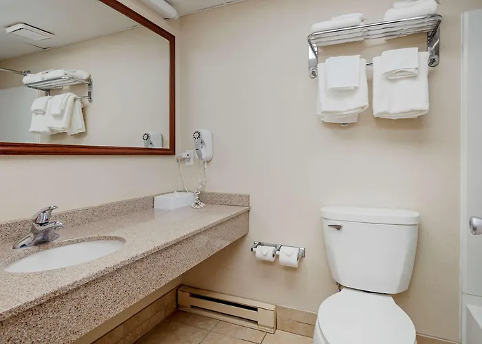 Inn Quality Ocean Beachfront 4*
