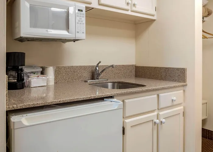 Inn Quality Ocean Beachfront 4*