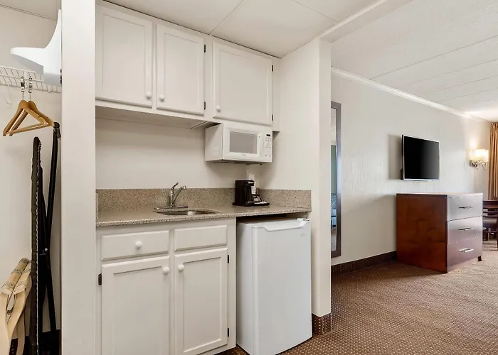 Inn Quality Ocean Beachfront 4*